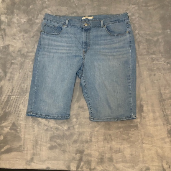 Levi's Men's Classic Bermuda Shorts Stonewashed Light Blue Size 34 - Picture 2 of 5